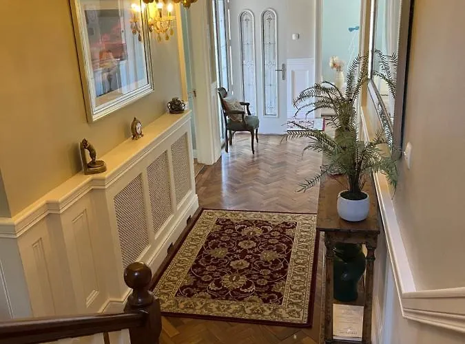 Bed & Breakfast Chellowdene House *